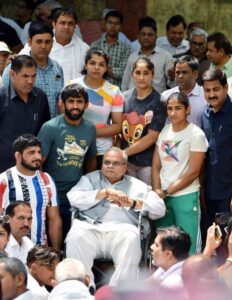 Satyapal Malik supports wrestler